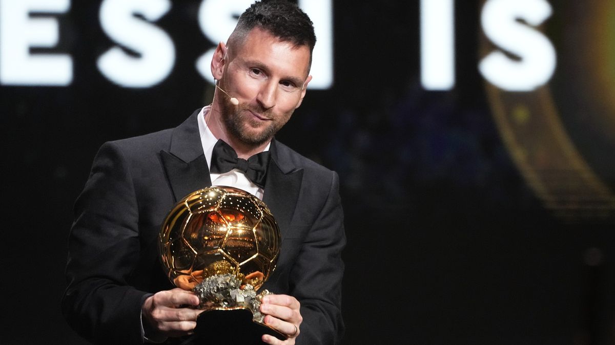 Nejlepší fotbalista světa poprvé není z evropské ligy. Messi se vrátil na trůn